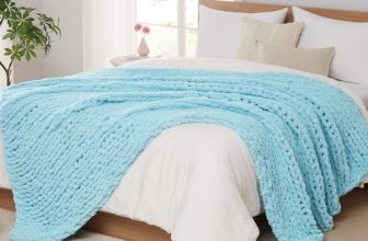L’AGRATY Chenille Chunky Knit Blanket