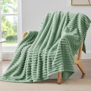 BEDELITE Fleece Green Throw Blanket for Couch