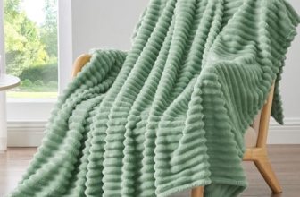 BEDELITE Fleece Green Throw Blanket for Couch