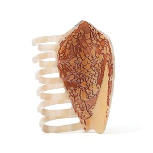 Chunky Scallop Hair Claw Clip – Large Brown Shell Design with Unique Textured &