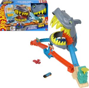 Hot Wheels Toy Car Track Set, City Shark Chomp Beach Playset with 1:64 Scale Die