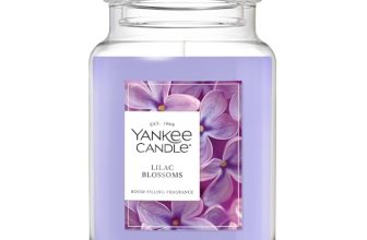 Yankee Candle Lilac Blossoms Scented Candle